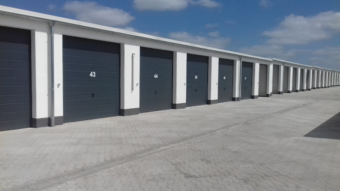 Moderner Garagenhof Wendeburg mit elektrischen Toren